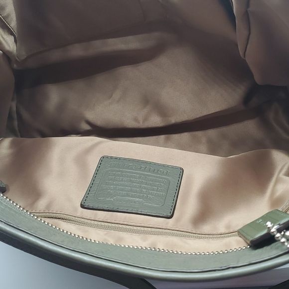 Coach Green leather tote/shoulder bag. Like new condition - Picture 5 of 7